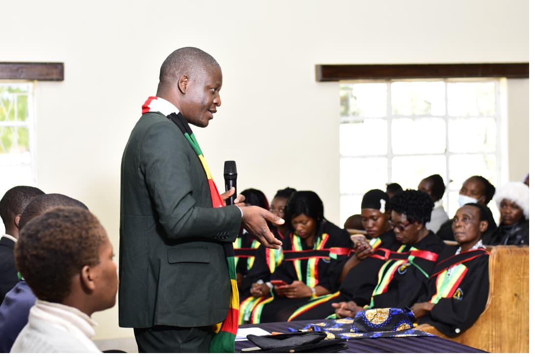 Official speaking to graduates